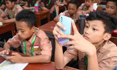 Siswa main HP
