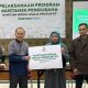 Penyerahan bantuan modal usaha kepada mustahik