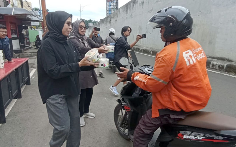 Jumat Berbagi DPD PDIP Jawa Barat