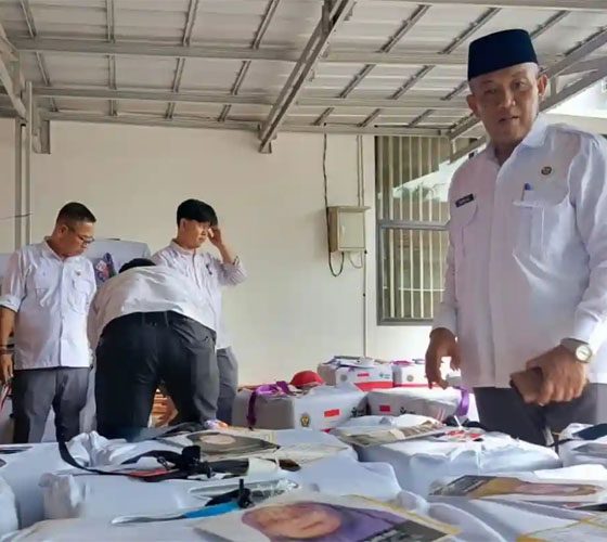 Pemeriksaan koper jemaah Haji Purwakarta