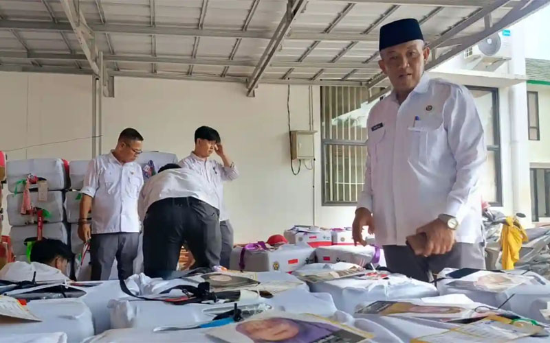 Pemeriksaan koper jemaah Haji Purwakarta