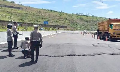 Retakan di tol Cisumdawu