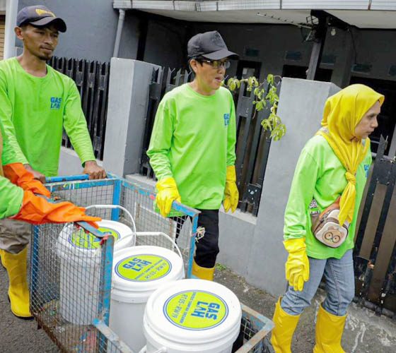 Petugas Gaslah di Kota Bandung