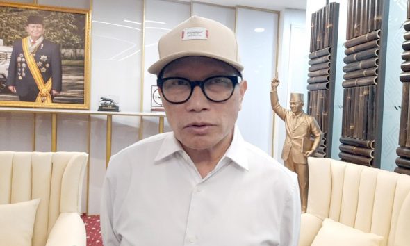 Ketua DPRD Jabar Buky Wibawa