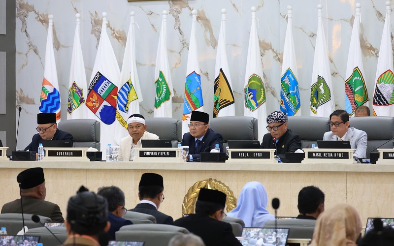 DPRD Provinsi Jawa Barat saat rapat Paripurna